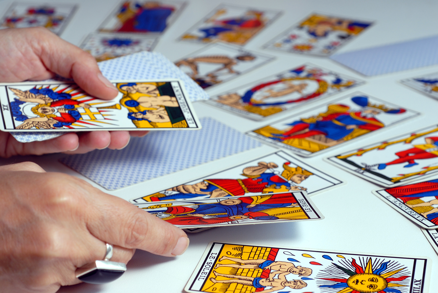 TAROT GRATIS - Tirada de cartas del tarot online
